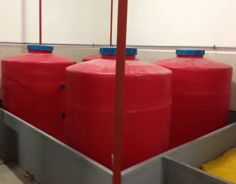 Atık yağ tankları ve sızıntı havuzu