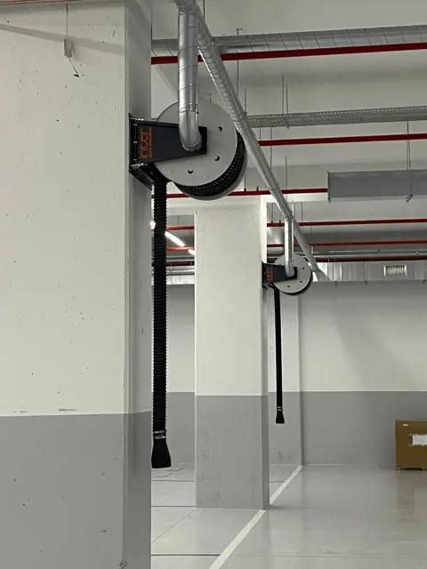 Kolon üzerinde egzoz gazı tahliye makarası