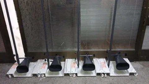 Egzoz gazı tahliye hortumlarının egzoz borusu nozulları