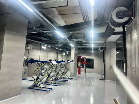 Makas lift sırası ve tavan tipi egzoz makaraları