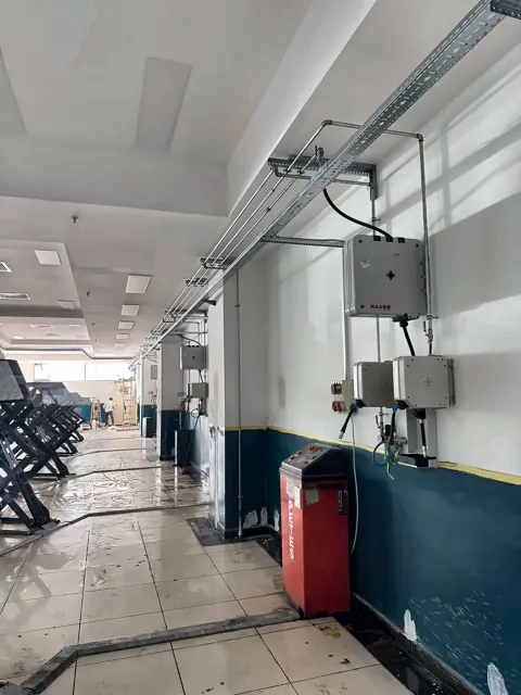 Makas lift sırası ve duvar tipi istasyonlar