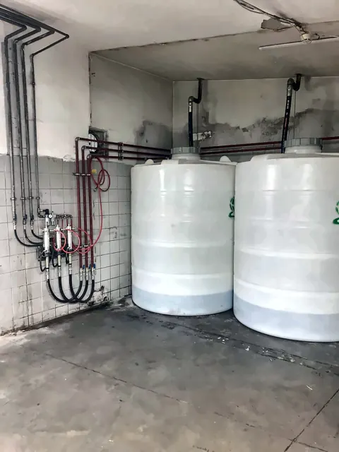 Yağ odasında tanklar ve pompa hatları