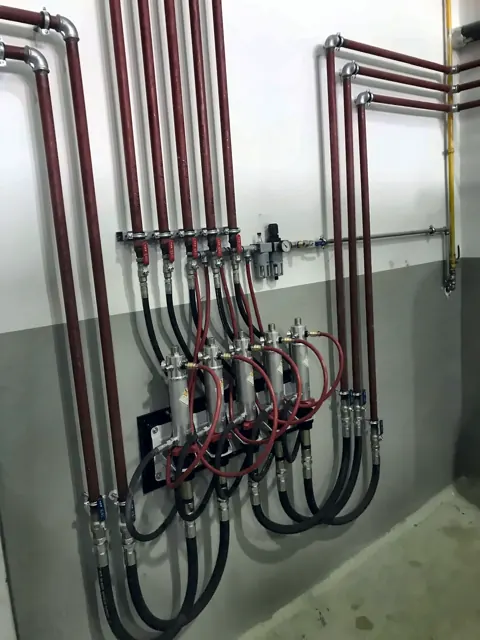 Yağ odasında pompa grubu ve hat bağlantıları