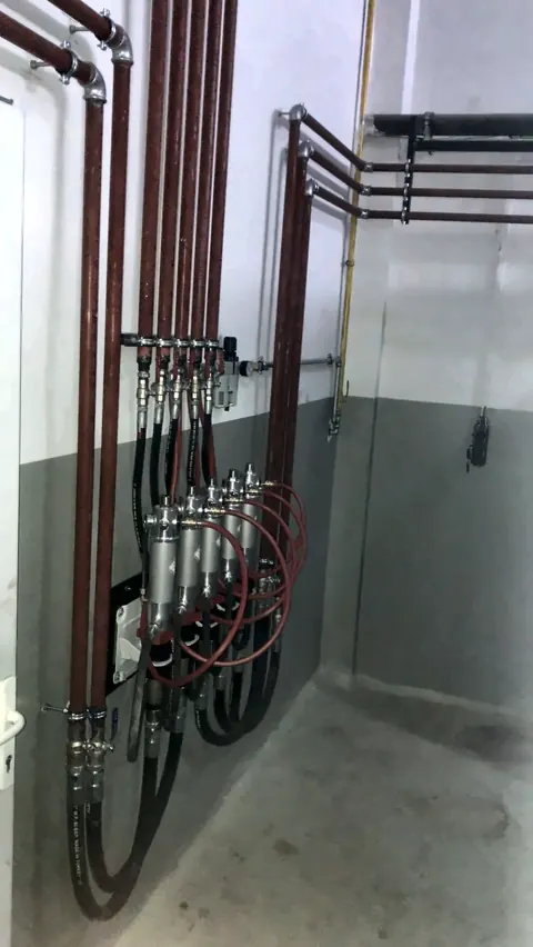 Yağ hatlarının pompa istasyonuna bağlantısı
