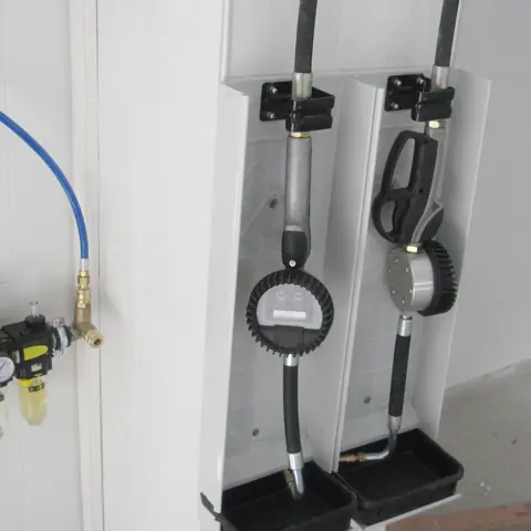 Kalibrasyonu yapılan dijital sayaçlı yağ tabancaları
